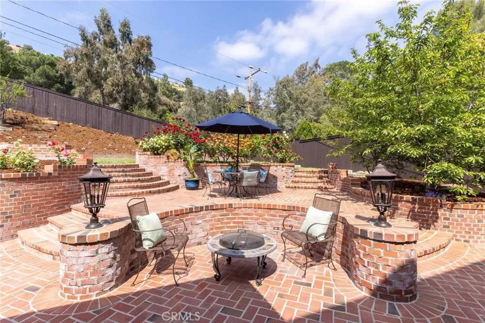 481 Paulette Place La Canada Flintridge, CA 91011