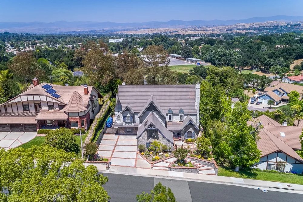 24537 Peachland Avenue Newhall, CA 91321