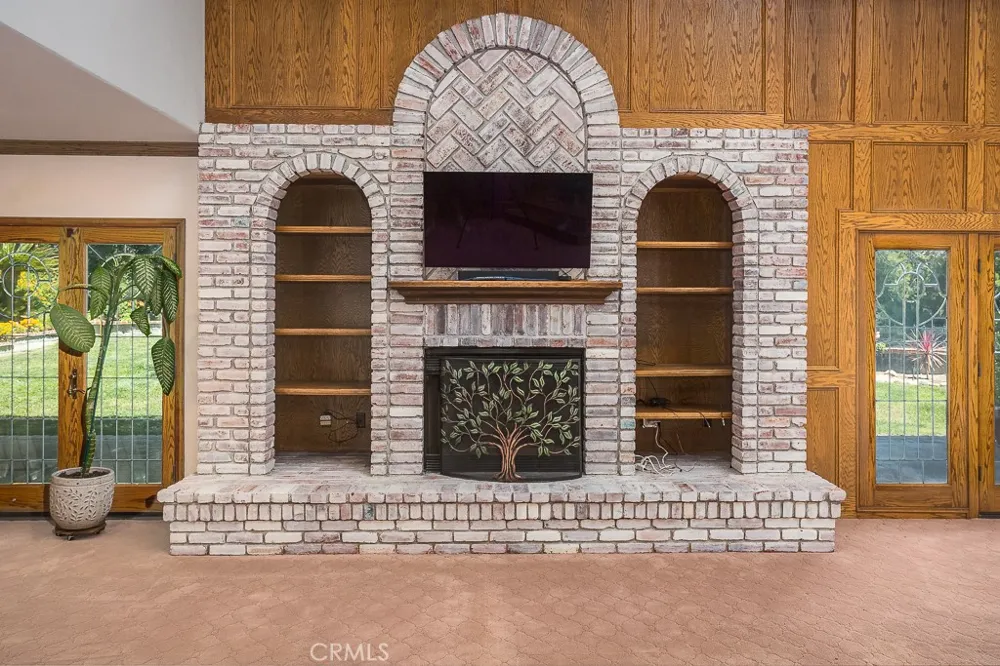 24537 Peachland Avenue Newhall, CA 91321