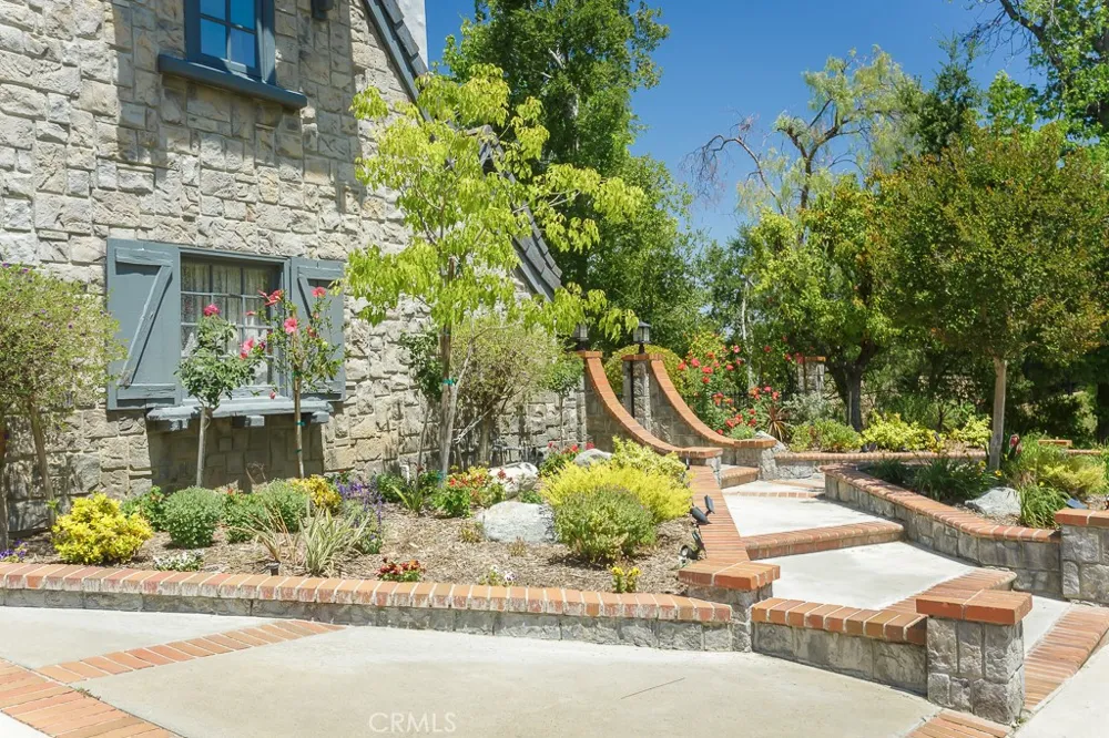 24537 Peachland Avenue Newhall, CA 91321
