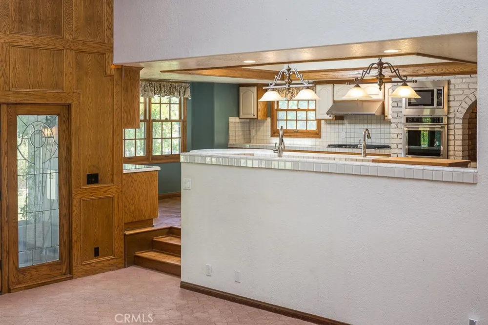 24537 Peachland Avenue Newhall, CA 91321