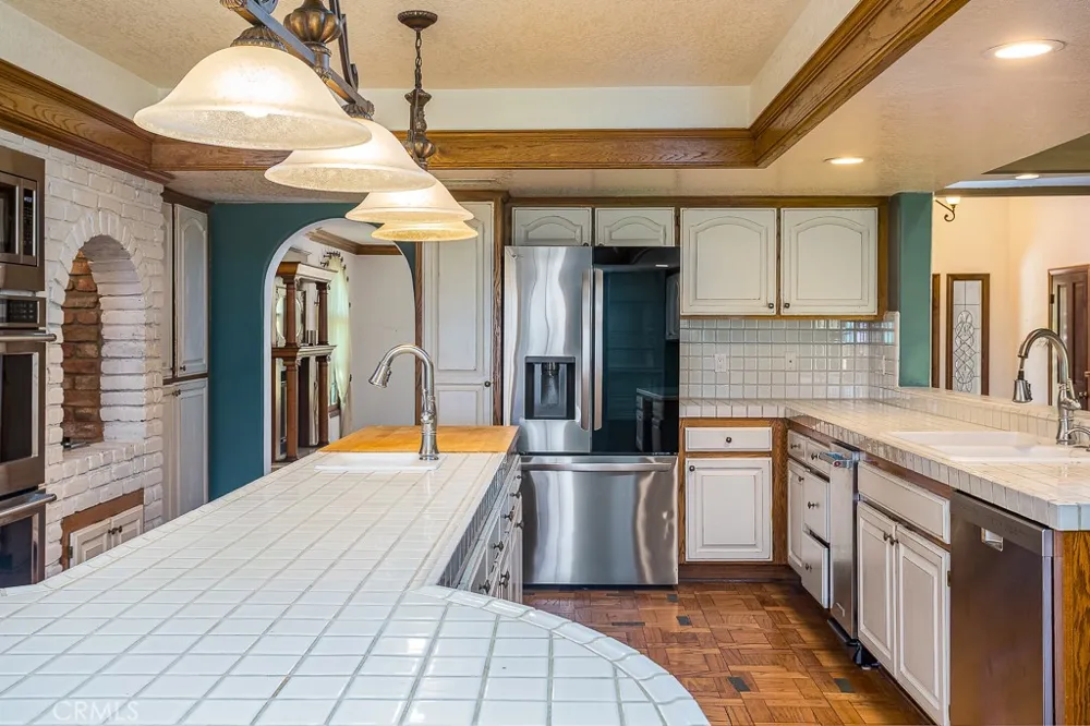 24537 Peachland Avenue Newhall, CA 91321