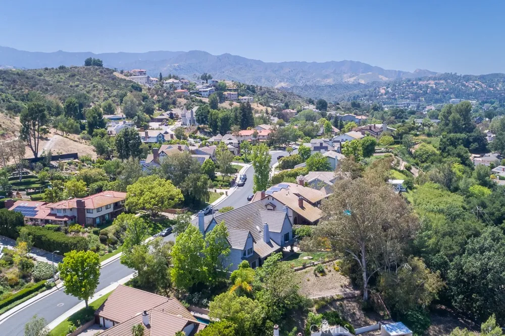 24537 Peachland Avenue Newhall, CA 91321