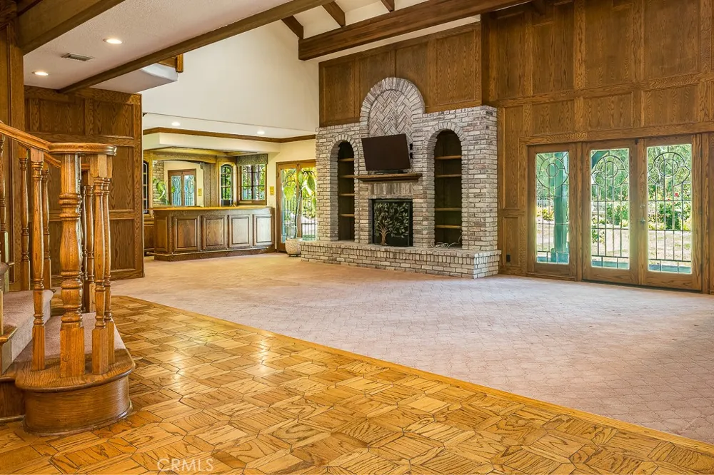 24537 Peachland Avenue Newhall, CA 91321