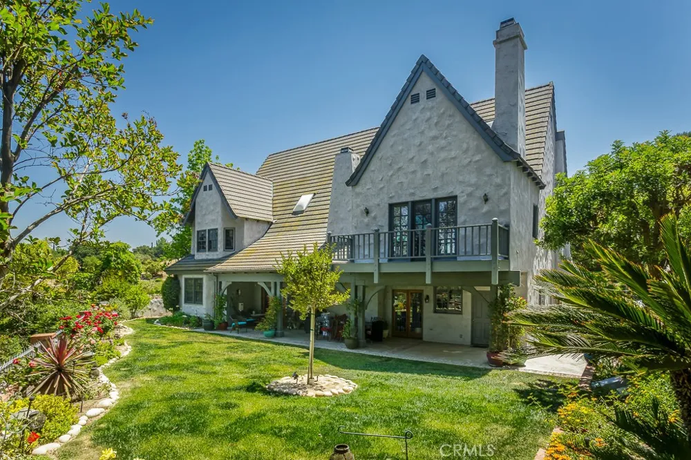 24537 Peachland Avenue Newhall, CA 91321