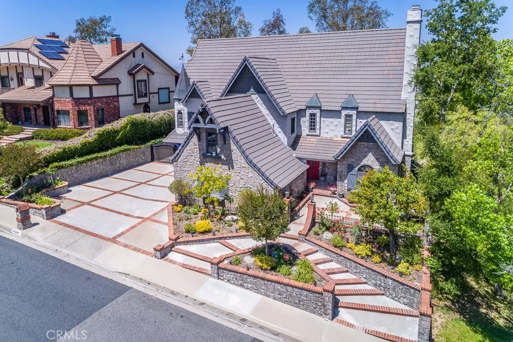 24537 Peachland Avenue Newhall, CA 91321