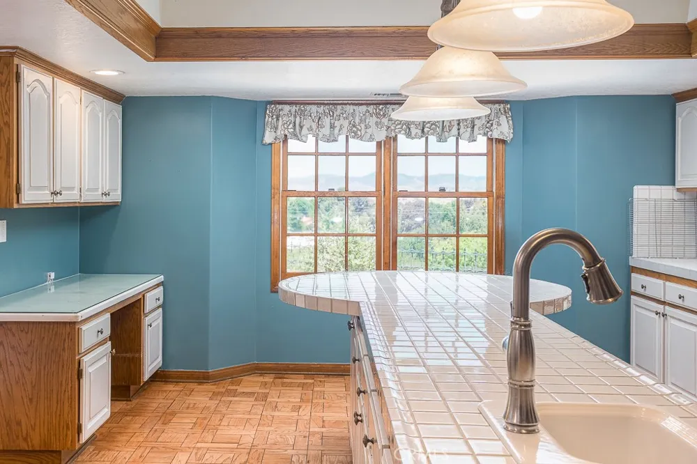 24537 Peachland Avenue Newhall, CA 91321