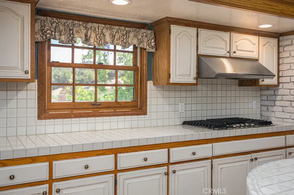 24537 Peachland Avenue Newhall, CA 91321