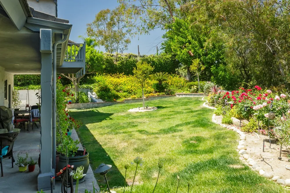 24537 Peachland Avenue Newhall, CA 91321