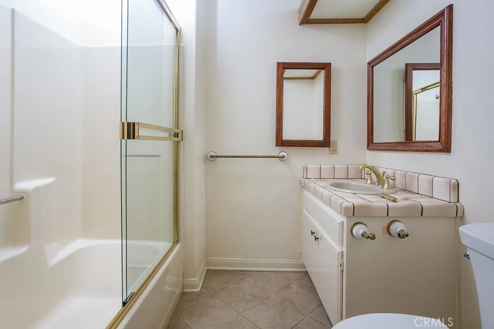 24537 Peachland Avenue Newhall, CA 91321
