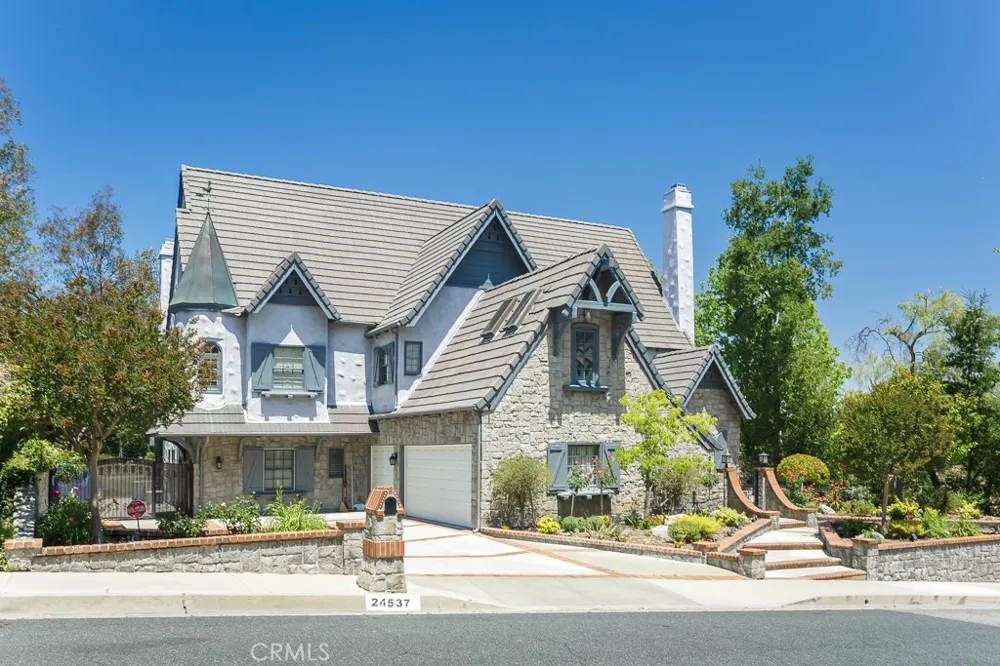 24537 Peachland Avenue Newhall, CA 91321