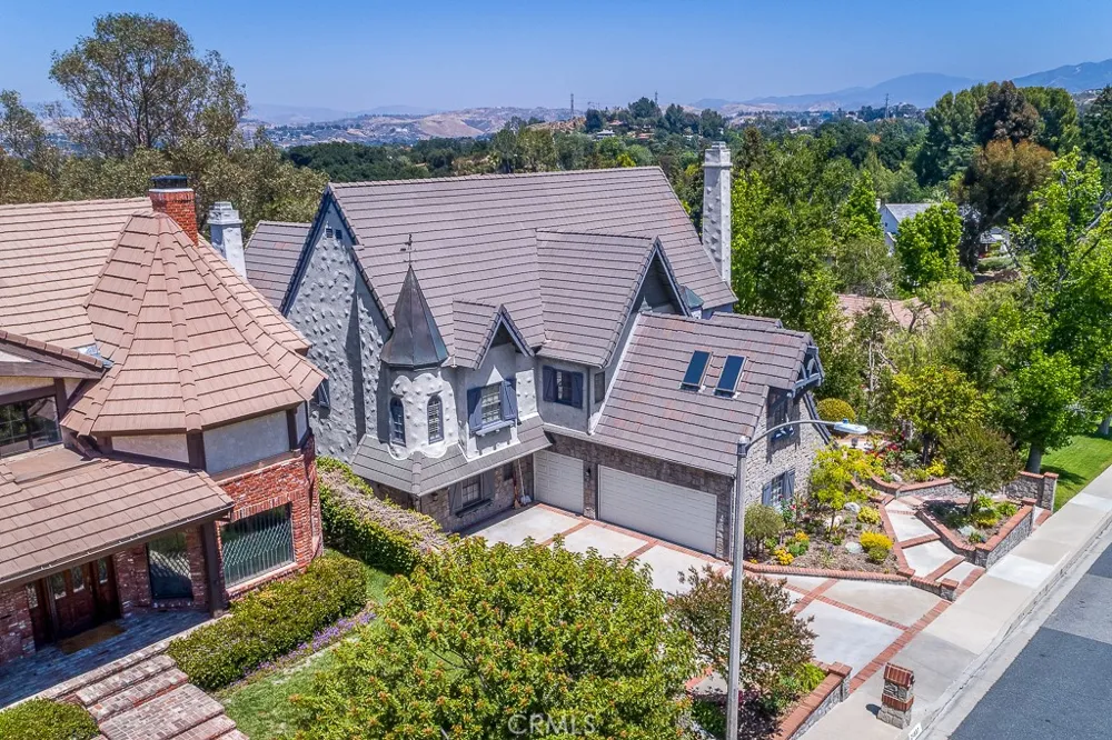 24537 Peachland Avenue Newhall, CA 91321
