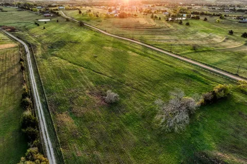 10 Fieldcrest Ln