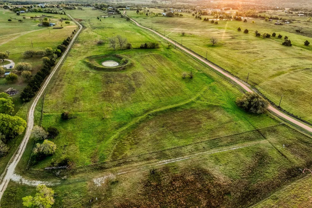 10 Fieldcrest Ln Burton, TX 77835
