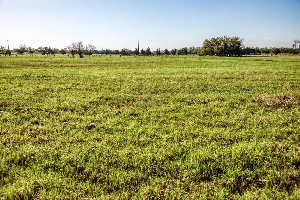 10 Fieldcrest Ln Burton, TX 77835