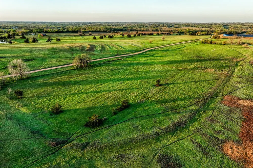 10 Fieldcrest Ln Burton, TX 77835