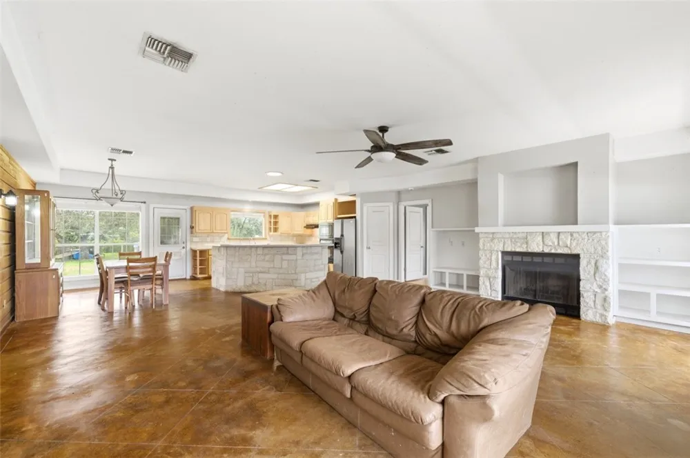 392 Winding Way Drive E Victoria, TX 77905