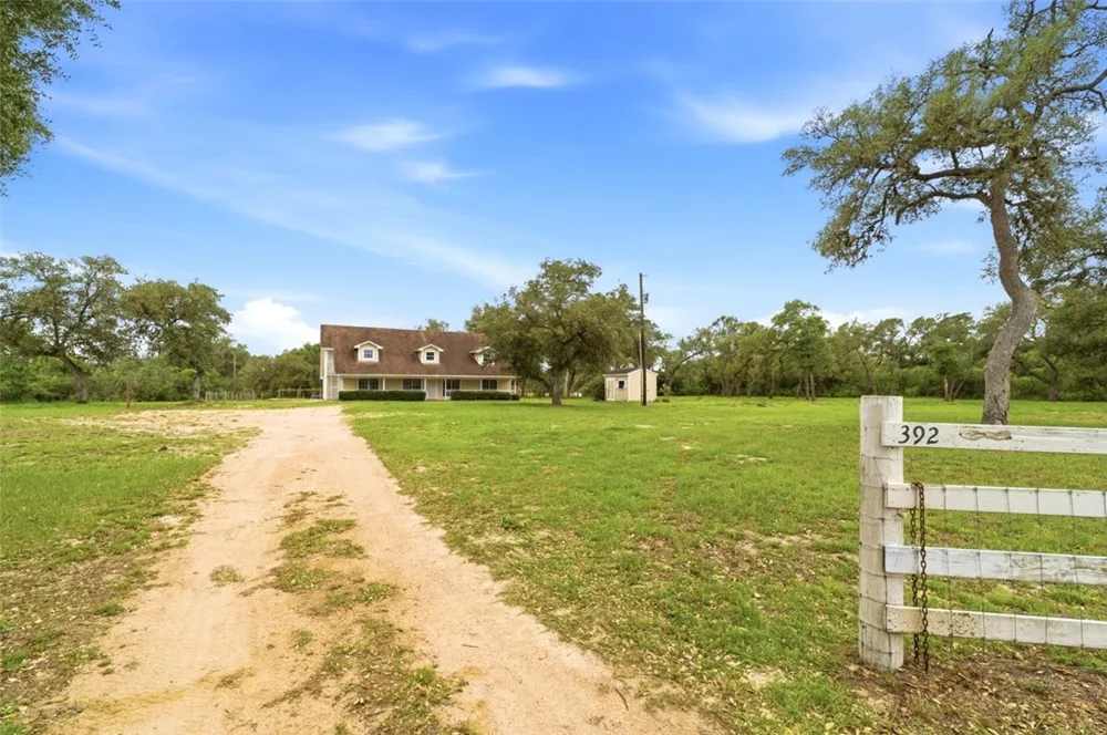 392 Winding Way Drive E Victoria, TX 77905