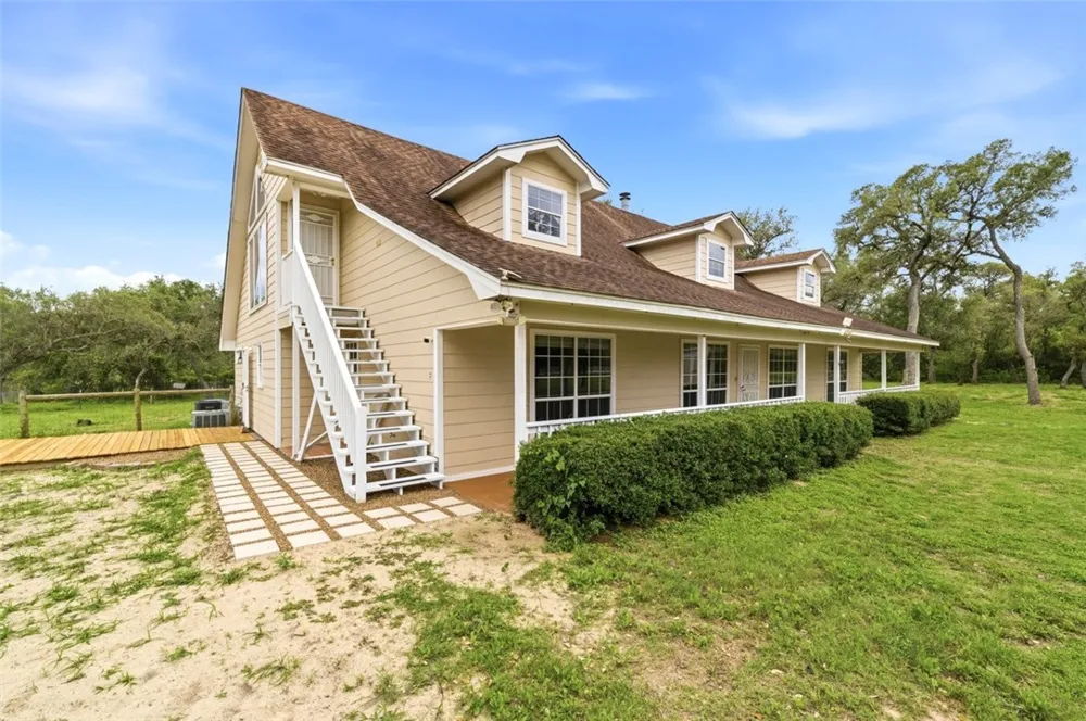 392 Winding Way Drive E Victoria, TX 77905