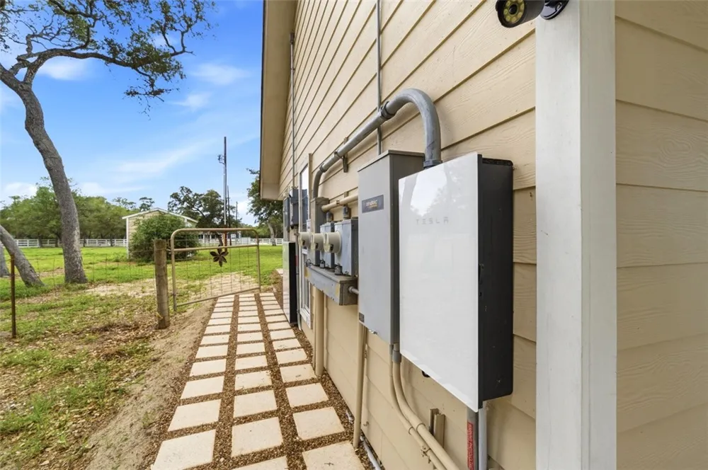 392 Winding Way Drive E Victoria, TX 77905