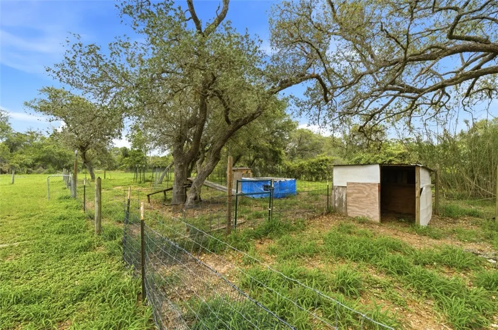 392 Winding Way Drive E Victoria, TX 77905