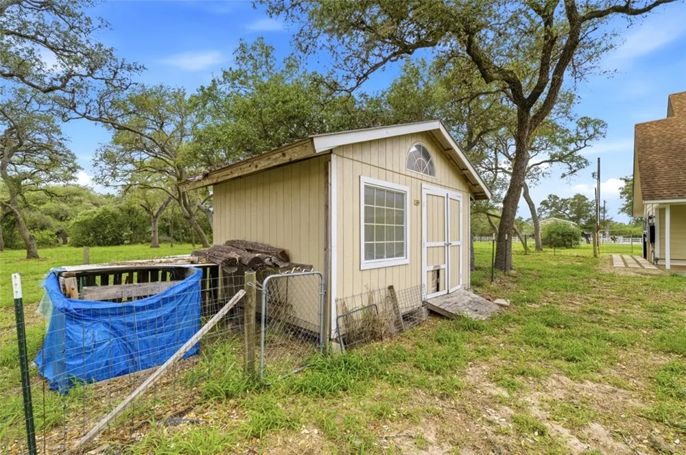 392 Winding Way Drive E Victoria, TX 77905