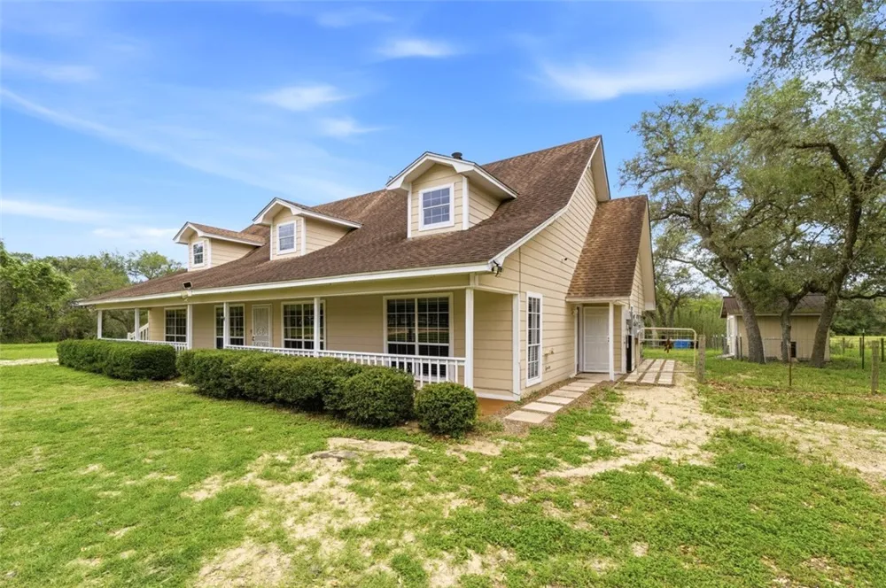 392 Winding Way Drive E Victoria, TX 77905