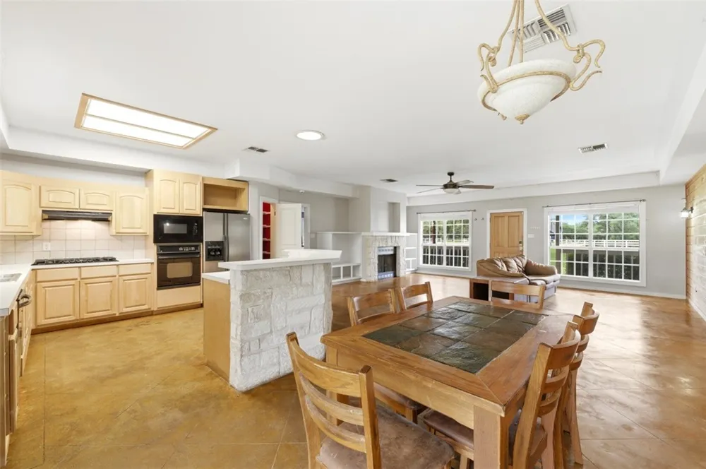 392 Winding Way Drive E Victoria, TX 77905