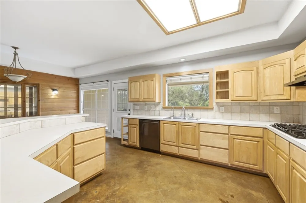 392 Winding Way Drive E Victoria, TX 77905