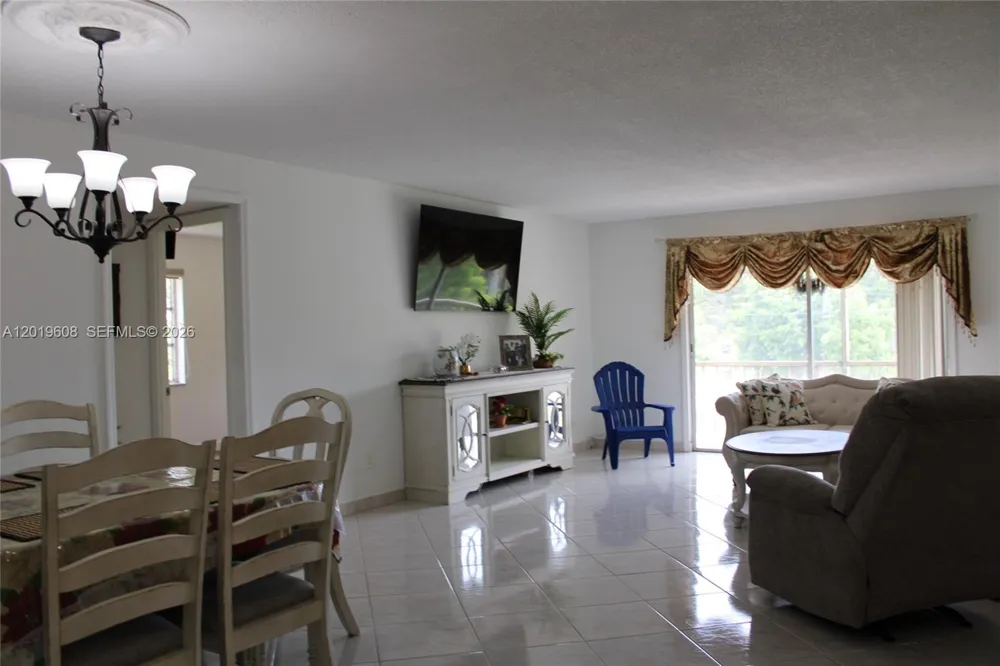 8120 SW 24th St #314 North Lauderdale, FL 33068