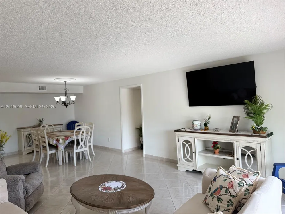 8120 SW 24th St #314 North Lauderdale, FL 33068