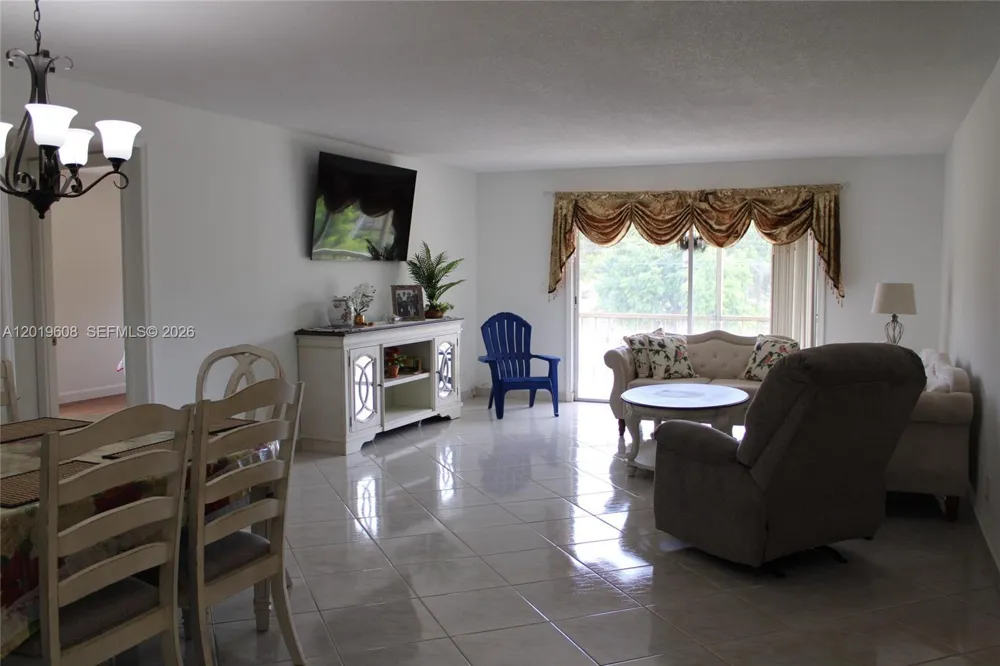 8120 SW 24th St #314 North Lauderdale, FL 33068