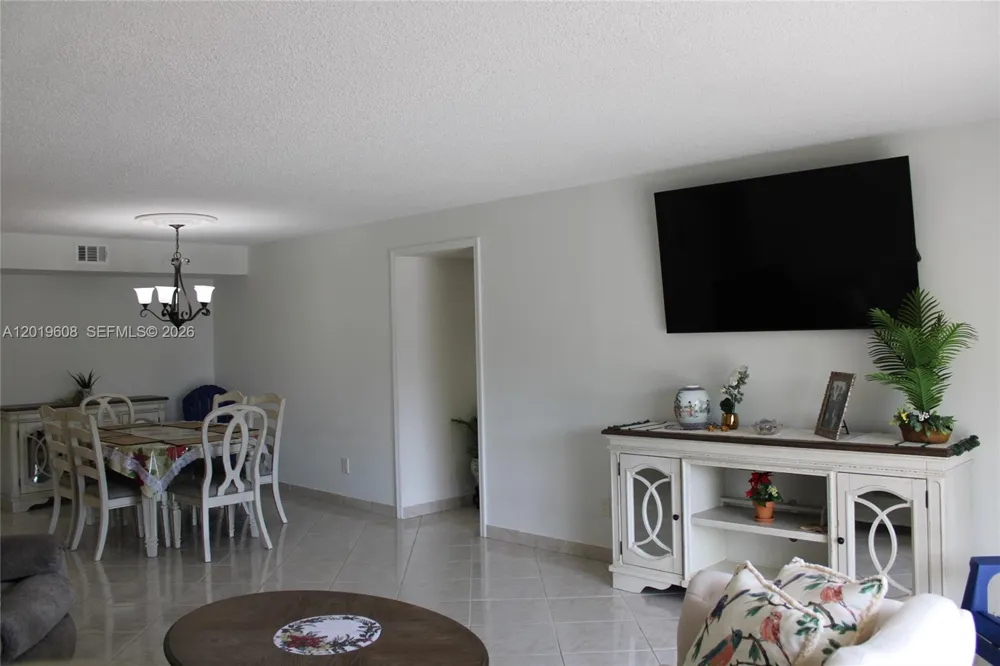 8120 SW 24th St #314 North Lauderdale, FL 33068