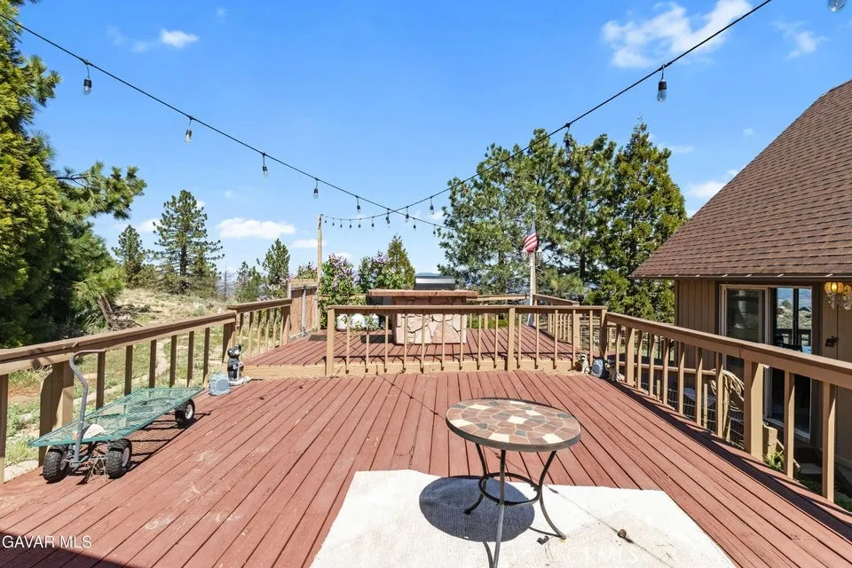25631 High Rock Court Tehachapi, CA 93561
