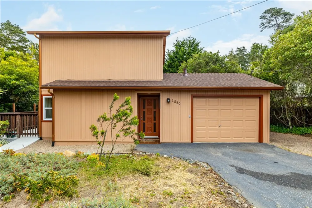1580 Emerson Cambria, CA 93428