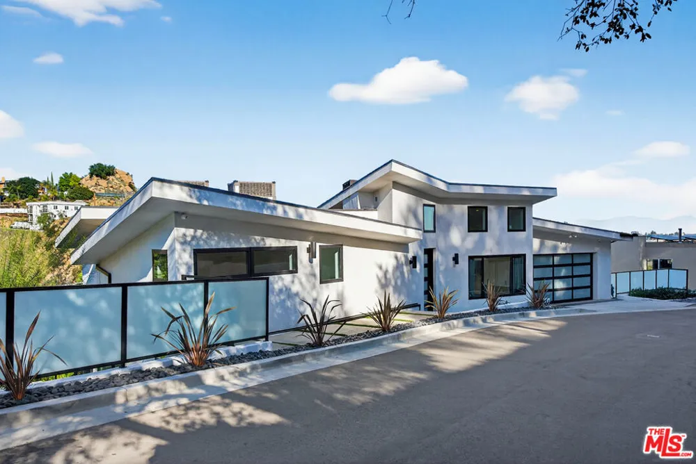 8366 Hillcroft Drive West Hills, CA 91304