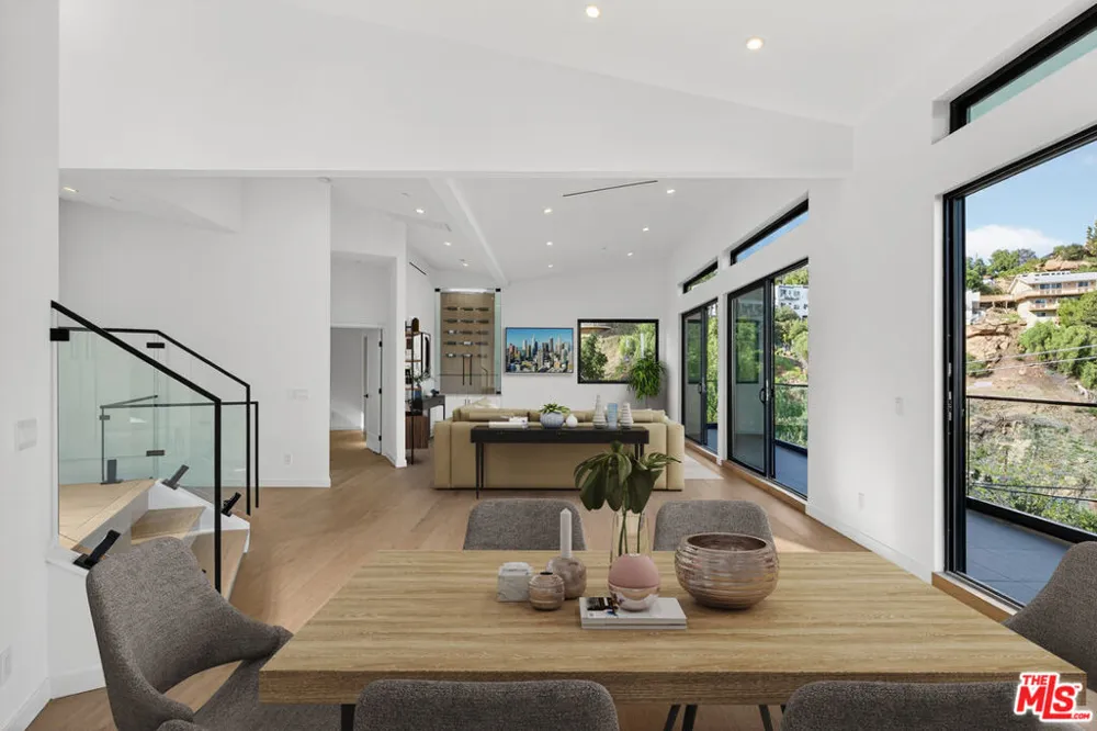8366 Hillcroft Drive West Hills, CA 91304