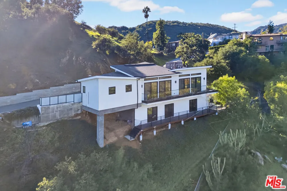 8366 Hillcroft Drive West Hills, CA 91304