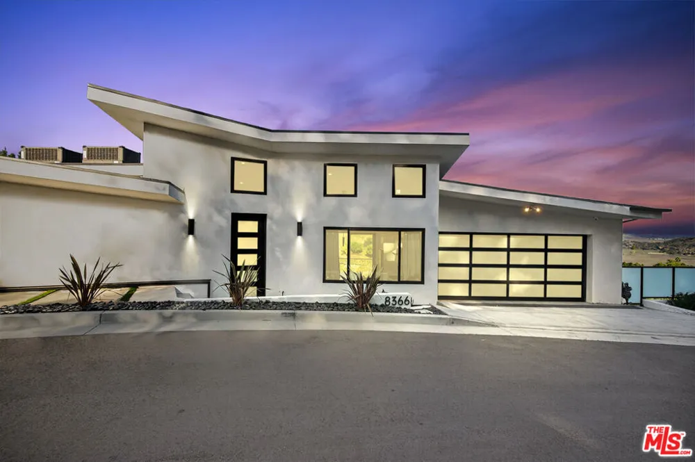 8366 Hillcroft Drive West Hills, CA 91304