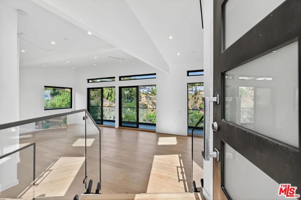 8366 Hillcroft Drive West Hills, CA 91304