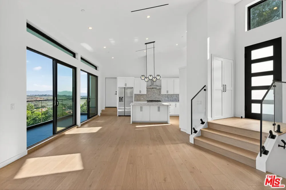 8366 Hillcroft Drive West Hills, CA 91304