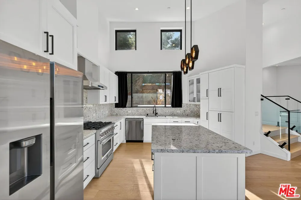 8366 Hillcroft Drive West Hills, CA 91304
