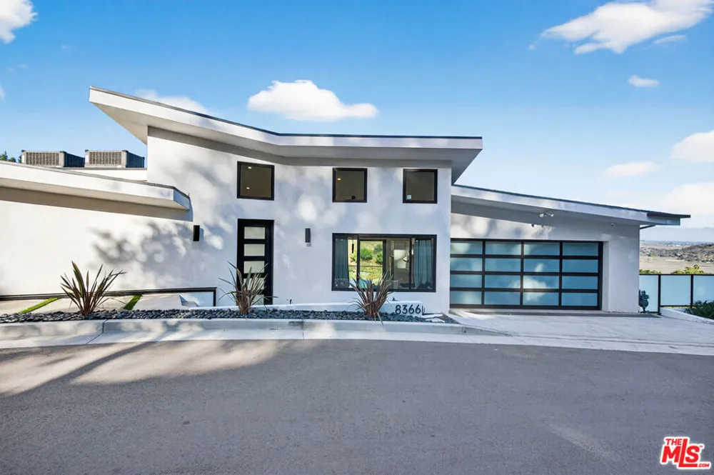 8366 Hillcroft Drive West Hills, CA 91304