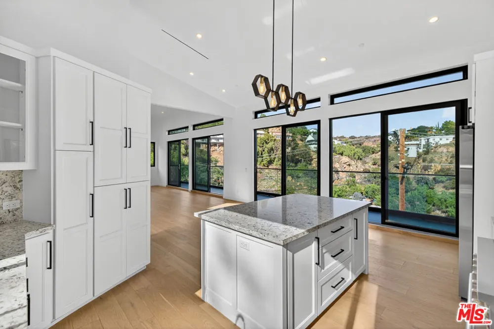 8366 Hillcroft Drive West Hills, CA 91304