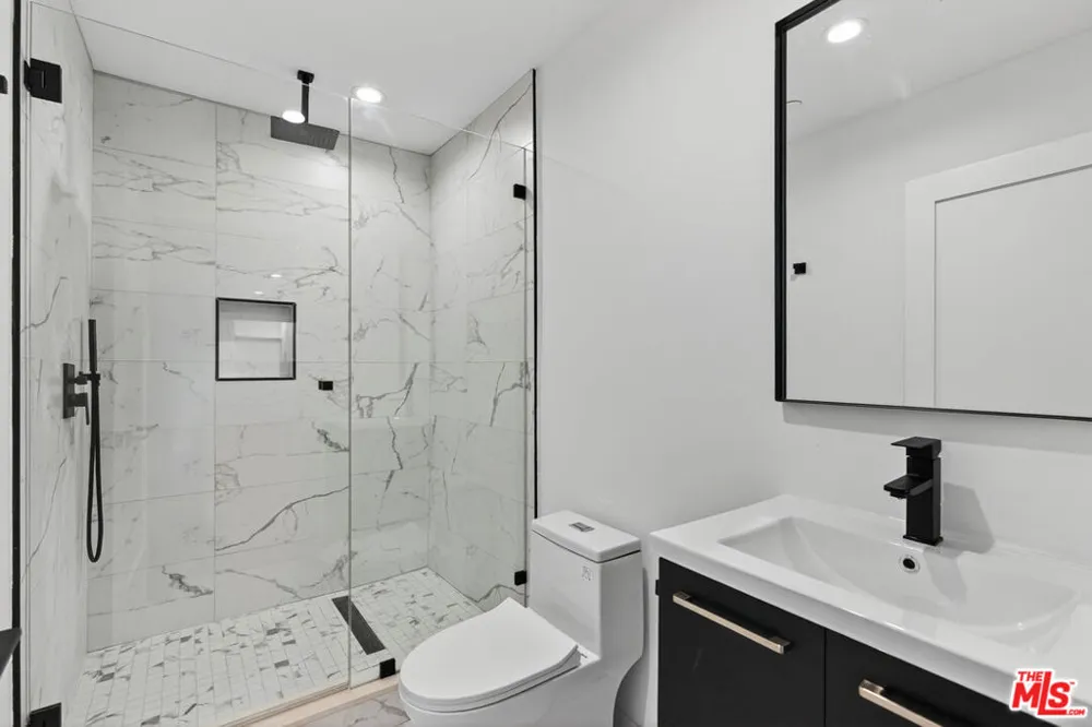 8366 Hillcroft Drive West Hills, CA 91304