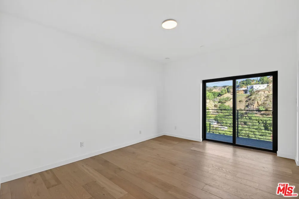 8366 Hillcroft Drive West Hills, CA 91304