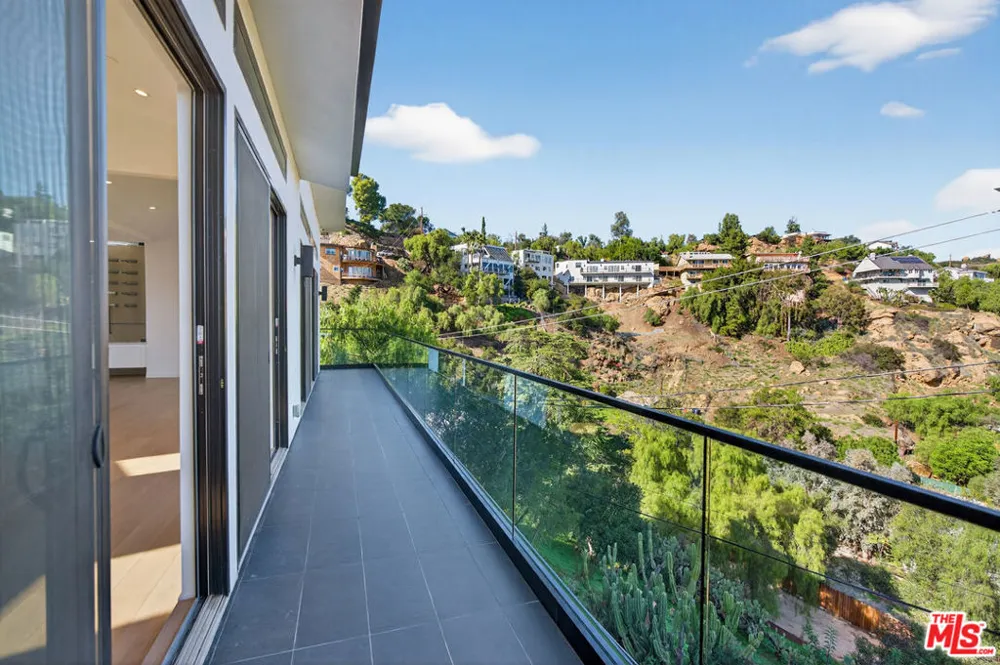 8366 Hillcroft Drive West Hills, CA 91304