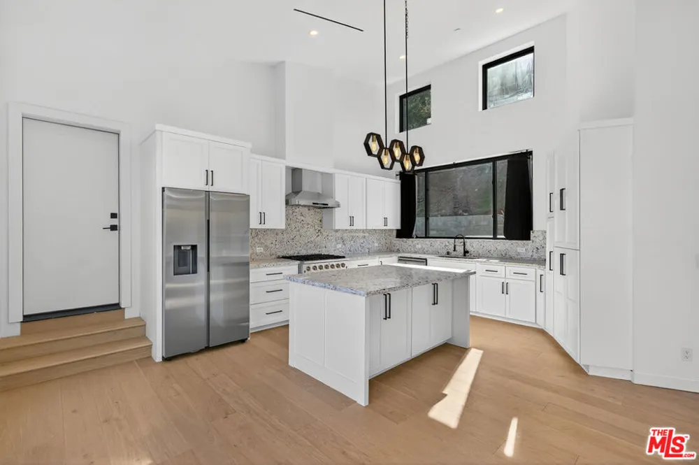 8366 Hillcroft Drive West Hills, CA 91304