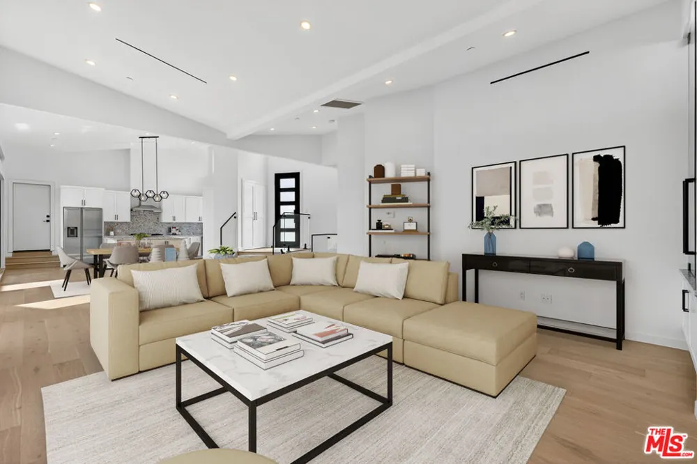 8366 Hillcroft Drive West Hills, CA 91304