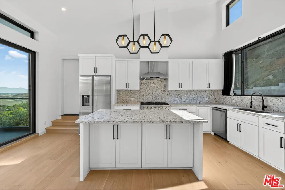 8366 Hillcroft Drive West Hills, CA 91304